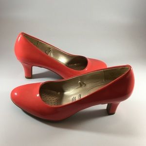 East 5th Flex Form Coral Pumps, size 7.5, New